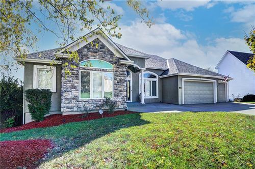 129 Nw Morton Dr, Lee's Summit, MO, 64081-4151 | Card Image