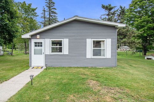 6954 Lakeview Dr, Hubbard Lake, MI, 49747-9629 | Card Image