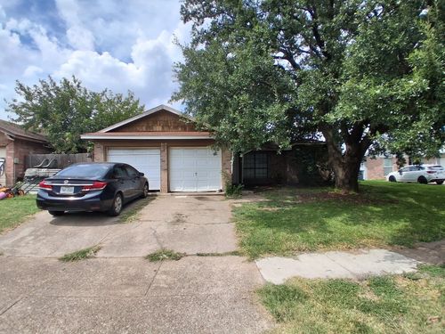 615 Red Coat Ln, Arlington, TX, 76002-2842 | Card Image