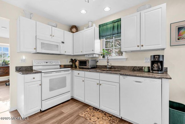 7 Lake Ridge Blvd, Home with 2 bedrooms, 2 bathrooms and null parking in Whiting NJ | Image 9