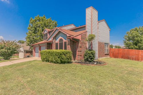 5915 Rocky Point Dr, Arlington, TX, 76018-2263 | Card Image