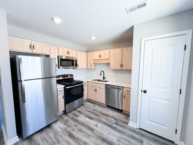 E - 2208 Eldos Trace Cir, Condo with 2 bedrooms, 3 bathrooms and 2 parking in Clarksville TN | Image 4