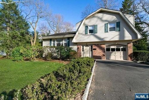 129 Garfield St, Haworth, NJ, 07641-1911 | Card Image