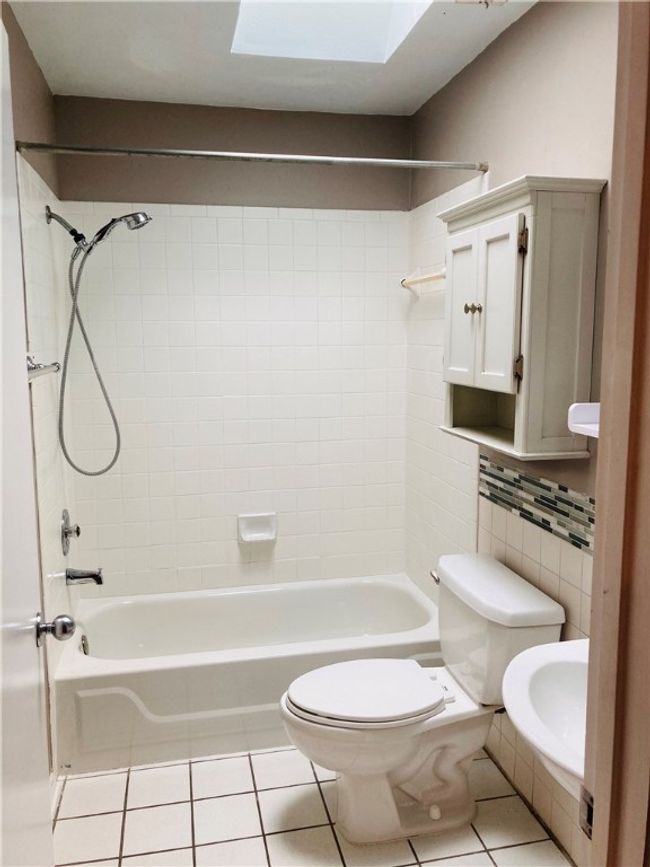 2400 W 7 Th St, House other with 4 bedrooms, 2 bathrooms and 4 parking in Austin TX | Image 15