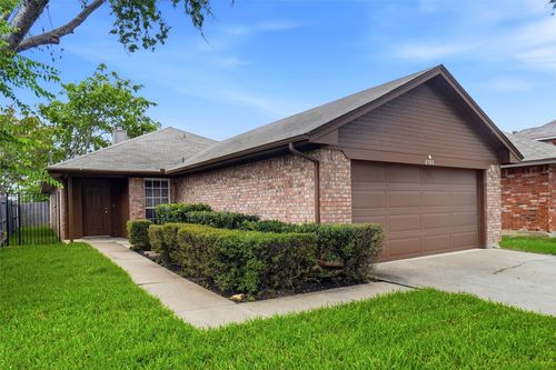 6701 Driffield Cir W, North Richland Hills, TX, 76182-4461 | Card Image