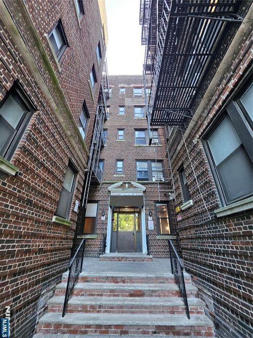 435 79th St, North Bergen, NJ, 07047-5541 | Card Image