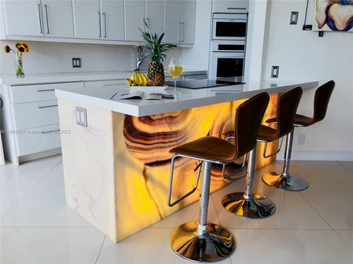 apt-609-3610 Yacht Club Dr, Aventura, FL, 33180-3544 | Card Image