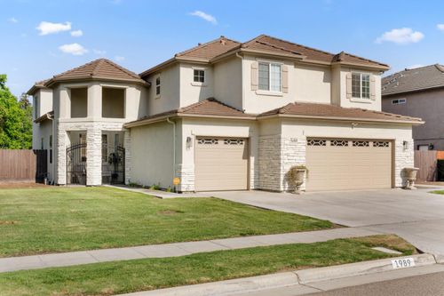 1989 S Orangewood Dr, Fresno, CA, 93727-5247 | Card Image