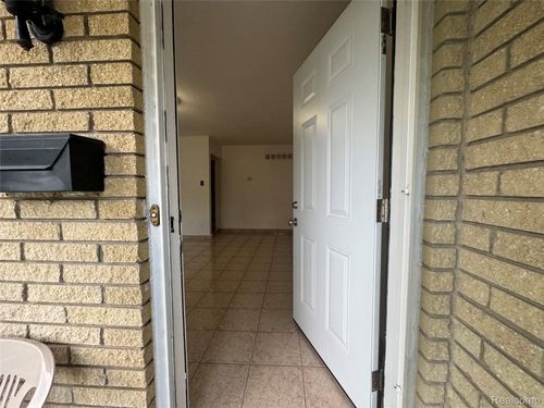 35055 Eden Park Dr, Sterling Heights, MI, 48312-3828 | Card Image