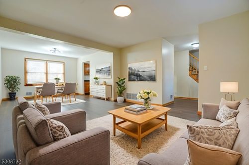 11 Lenox St, Edison, NJ, 08817-3007 | Card Image