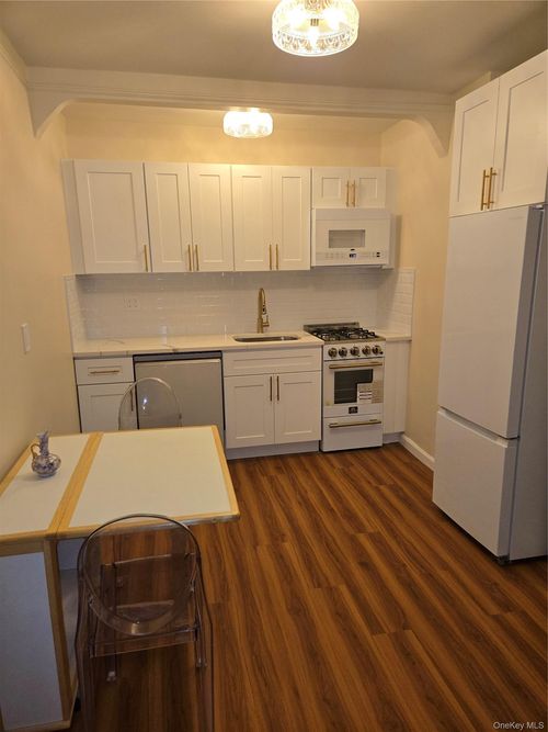 223-99-45 67th Rd, Forest Hills, NY, 11375-3018 | Card Image