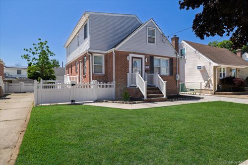 191 Raff Ave, Mineola, NY, 11501-3223 | Card Image