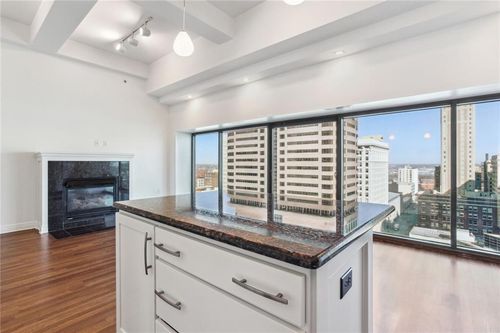 unit-1202-1101 Walnut St, Kansas City, MO, 64106-4206 | Card Image