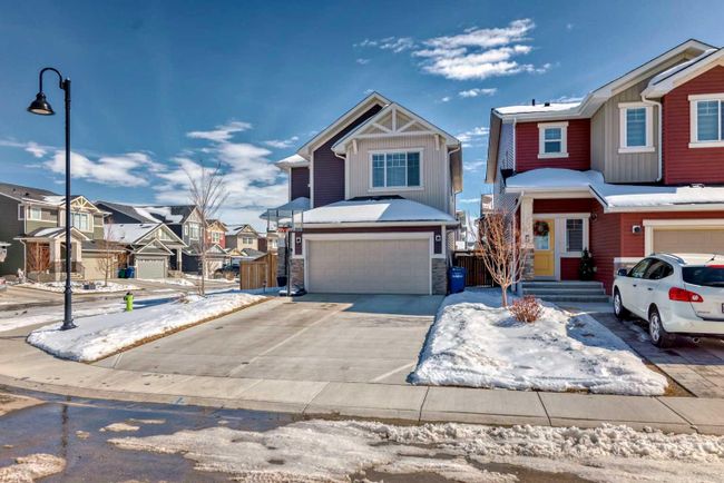 476 Bayview Way, Home with 4 bedrooms, 3 bathrooms and 4 parking in Airdrie AB | Image 3
