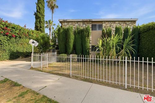 18611 Clark Street, Tarzana, CA, 91356 | Card Image