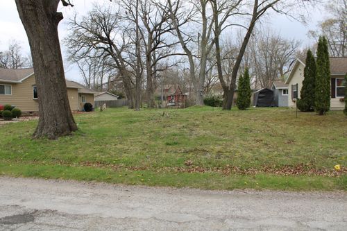 8604 W 139th Ave, Cedar Lake, IN, 46303-9217 | Card Image