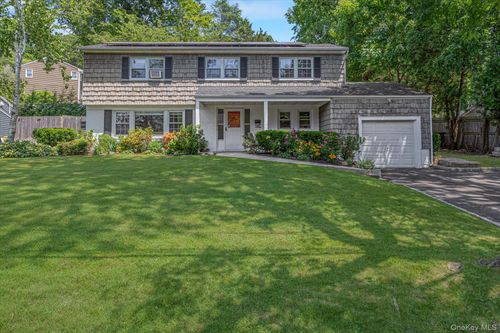 28 Harriet Ln, Huntington, NY, 11743-6817 | Card Image