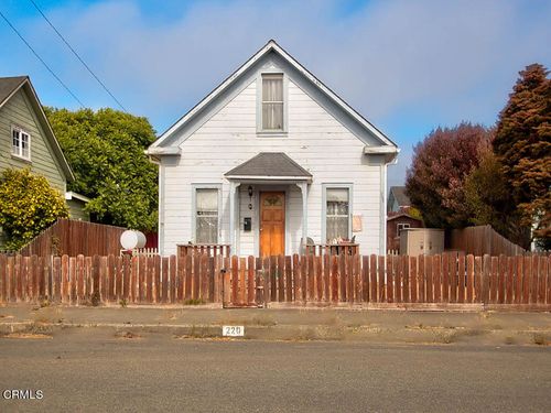 220 N Whipple St, Fort Bragg, CA, 95437-3739 | Card Image