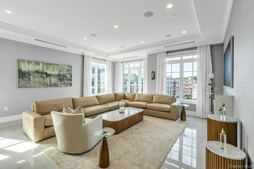 unit-3306-3000 Royal Ct, New Hyde Park, NY, 11040-2637 | Card Image