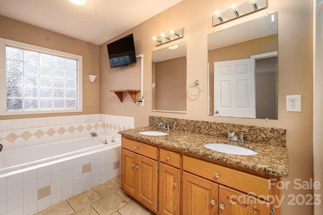 1505 Angela Ct - Primary Bathroom | Image 13