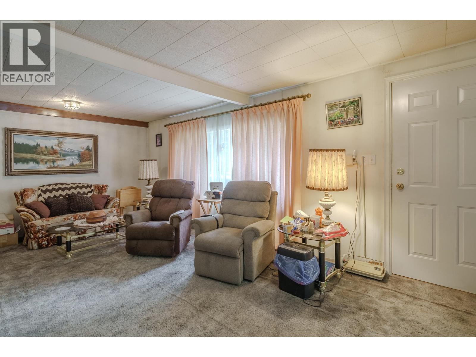 Residential in Horse Lake 5