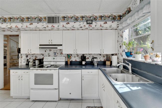 6802 Valrie Ln, House other with 4 bedrooms, 3 bathrooms and null parking in RIVERVIEW FL | Image 15
