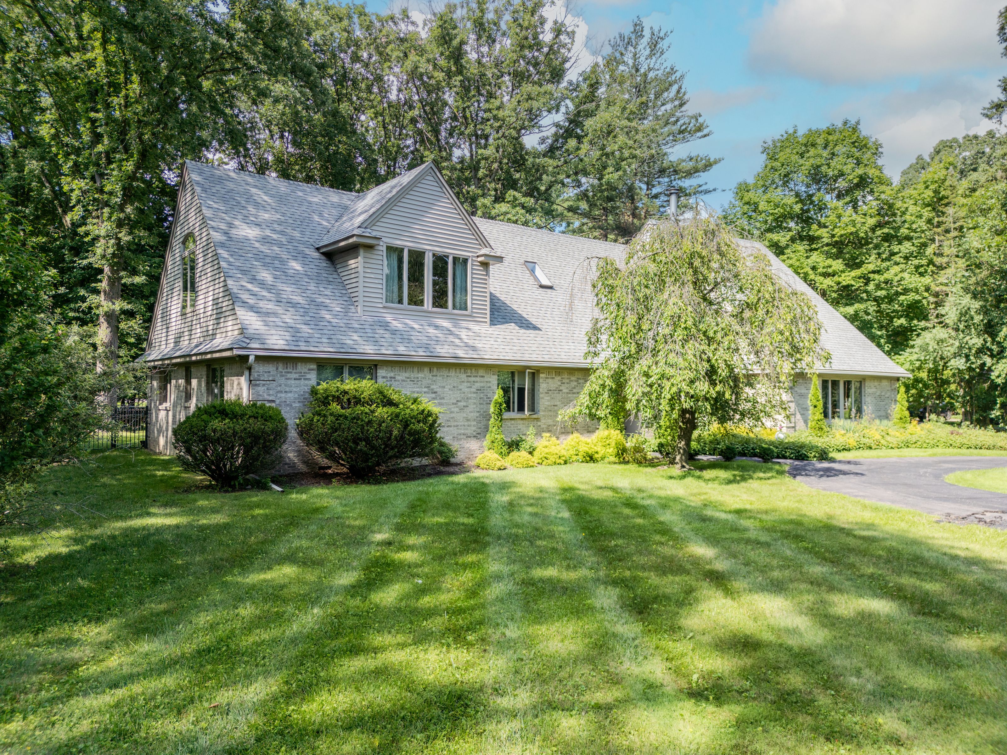 Hampton St, Beverly Hills, MI 48025