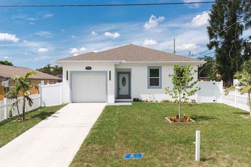 8424 N 16th St, TAMPA, FL, 33604-1916 | Card Image