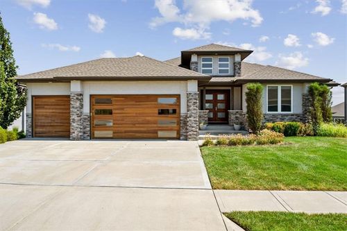 17201 Bradshaw St, Overland Park, KS, 66221-7601 | Card Image