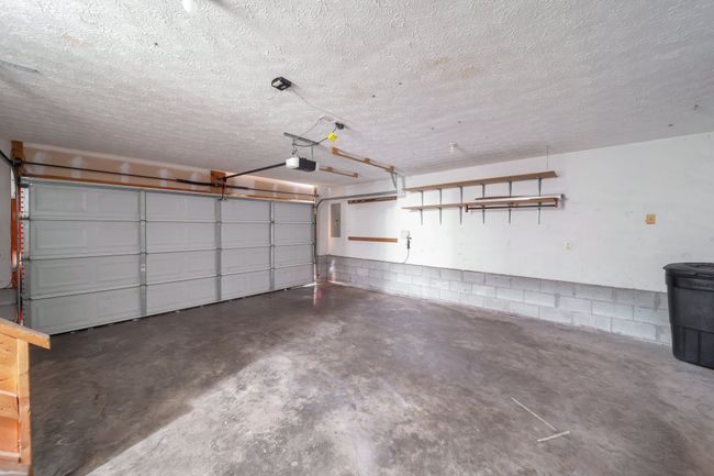 2 car garage | Image 21