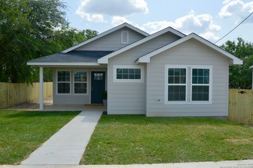 812 Uvalde St, Pleasanton, TX, 78064-1942 | Card Image