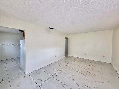 950-950 Nw 109th St, Miami, FL, 33168 | Card Image