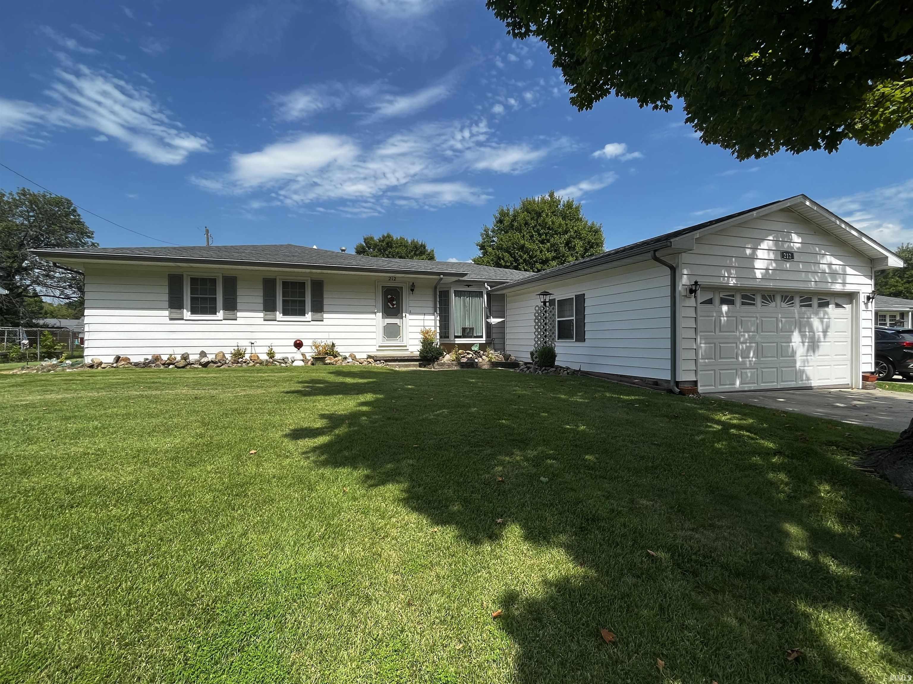 212 Bentley Road, For Sale in Vincennes Zoocasa