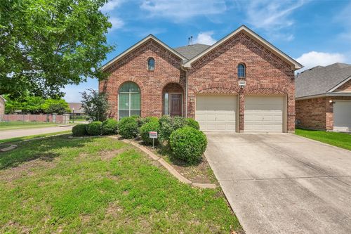 6904 Shoreway Dr, Grand Prairie, TX, 75054-6848 | Card Image
