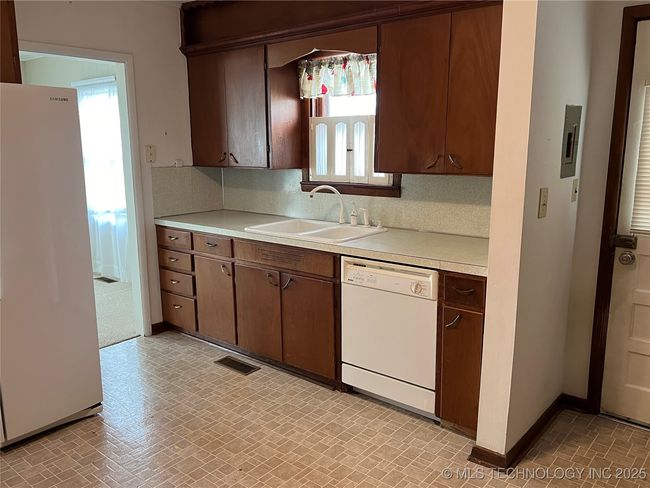 416 Shawnee St, House other with 3 bedrooms, 1 bathrooms and null parking in Tahlequah OK | Image 6