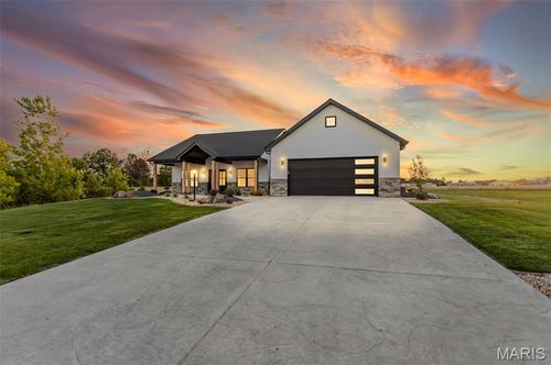 802 N June St, Jerseyville, IL, 62052 | Card Image