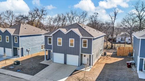 414-400 E 7th St, Bonham, TX, 75418-3711 | Card Image