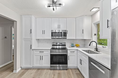 228 16th Ave Sw, New Brighton, MN, 55112-3319 | Card Image