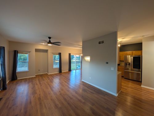 671 Fieldcrest Dr, South Elgin, IL, 60177-3433 | Card Image