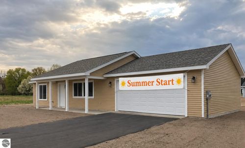 30-30 Mockingbird Dr, Traverse City, MI, 49685 | Card Image