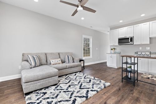 360 Dinwiddie Ave, WAYNESBORO, VA, 22980-4012 | Card Image