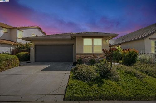 9315 Wild Lilac Cir, Sacramento, CA, 95829-8709 | Card Image