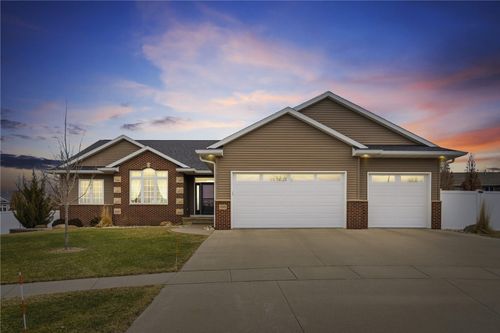 426 Wildflower Cir, Fairfax, IA, 52228-9534 | Card Image