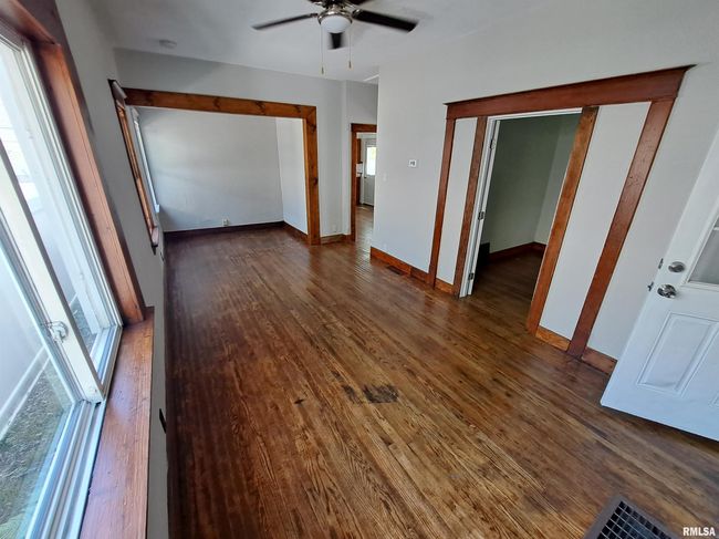 1417 S 8 Th St, House other with 2 bedrooms, 2 bathrooms and null parking in Clinton IA | Image 11