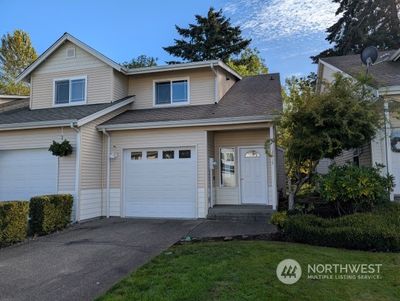 12515 63rd Avenue E, Townhouse with 2 bedrooms, 2 bathrooms and 1 parking in Puyallup WA | Image 1