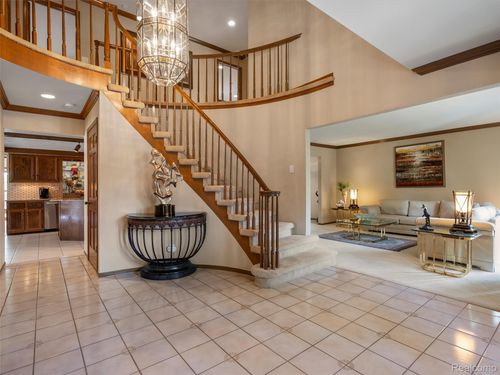 1732 Rapids Way, Rochester Hills, MI, 48309-3217 | Card Image