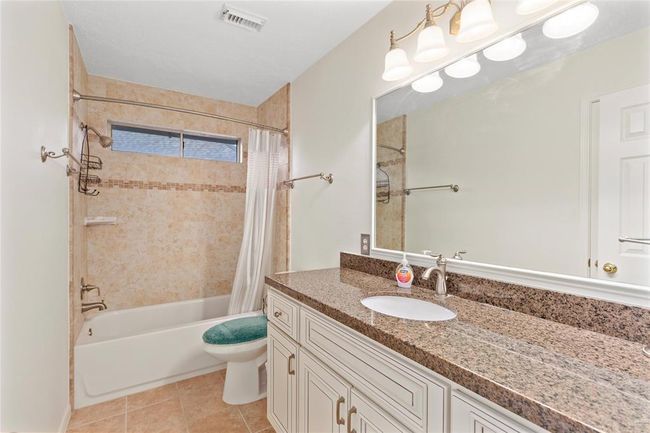 Upstairs Full Bath | Image 28