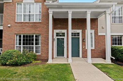 16869 Carriage Way, Condo with 2 bedrooms, 2 bathrooms and null parking in Northville Twp MI | Image 2