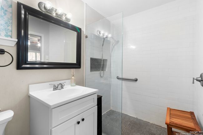 Guest Suite Bathroom | Image 26
