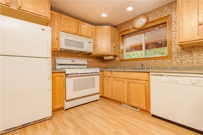 85 - 840 E Cedar Dr, House other with 2 bedrooms, 2 bathrooms and null parking in Mammoth Creek UT | Image 17